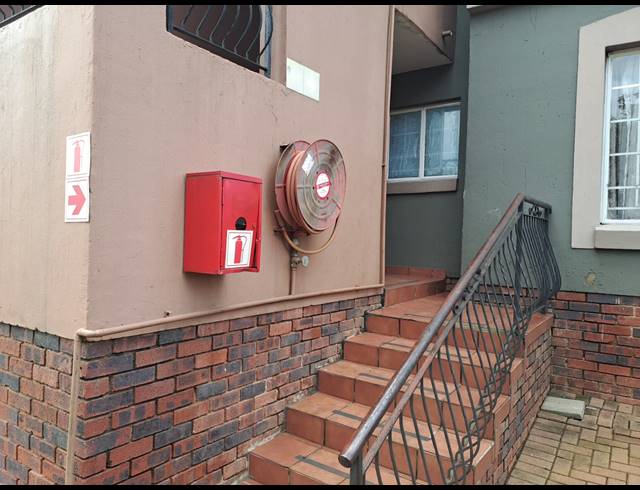 2 BEDROOM TOWNHOUSE FOR SALE IN CASTLEVIEW